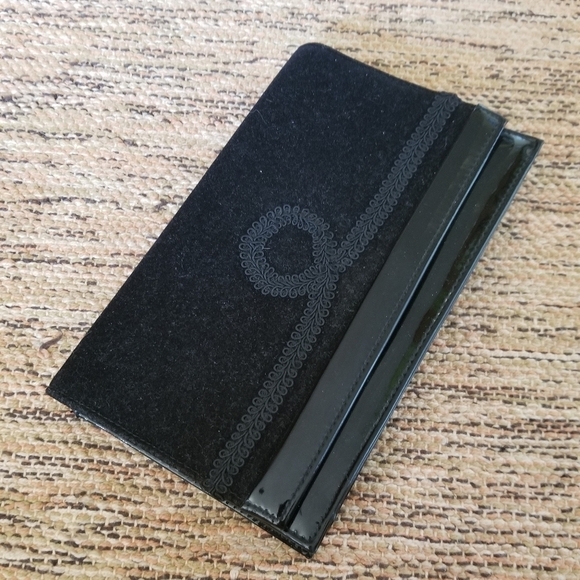 VINTAGE Velvet and Patent Purse - Picture 4 of 4